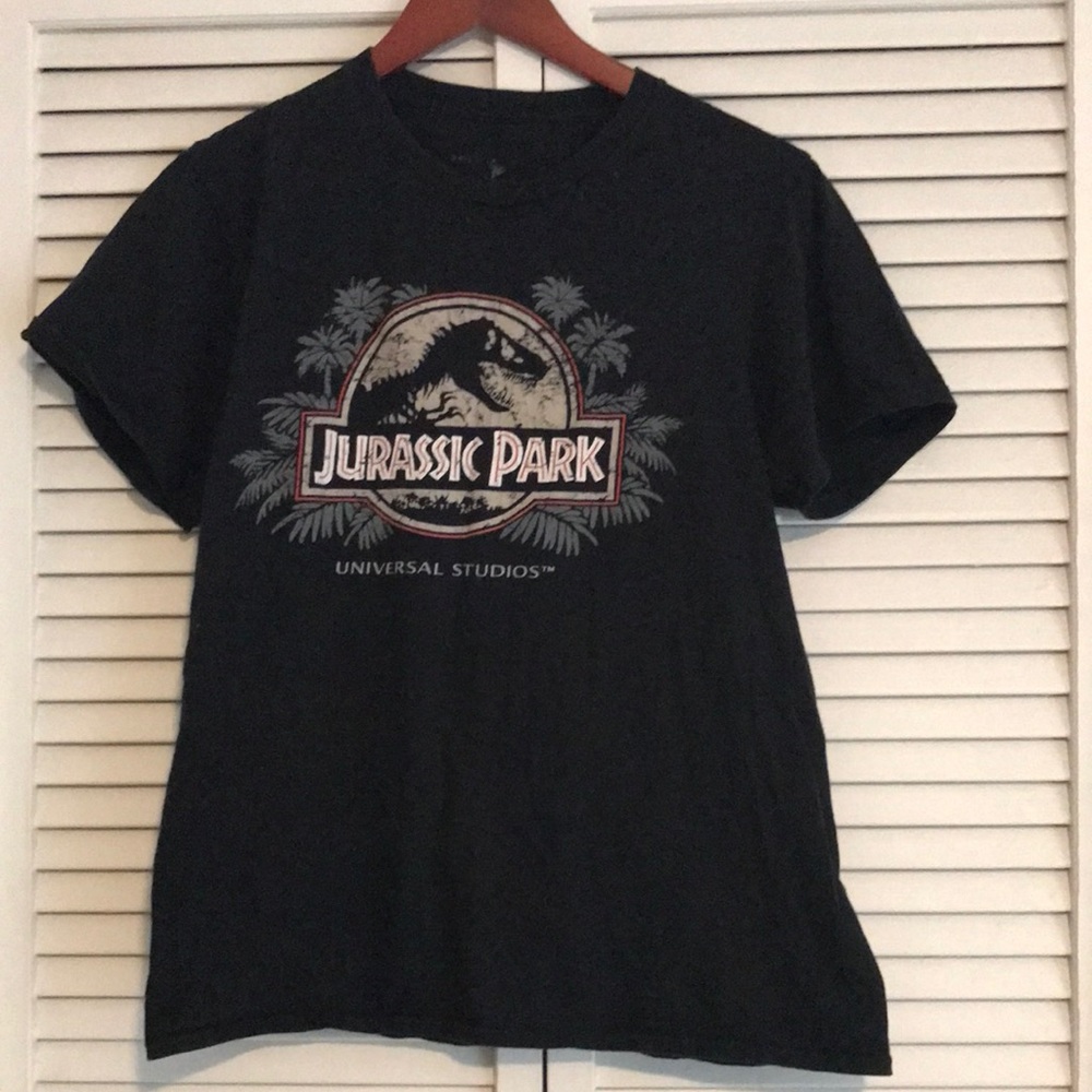 Jurassic park Black Men  T-Shirt. SZ M